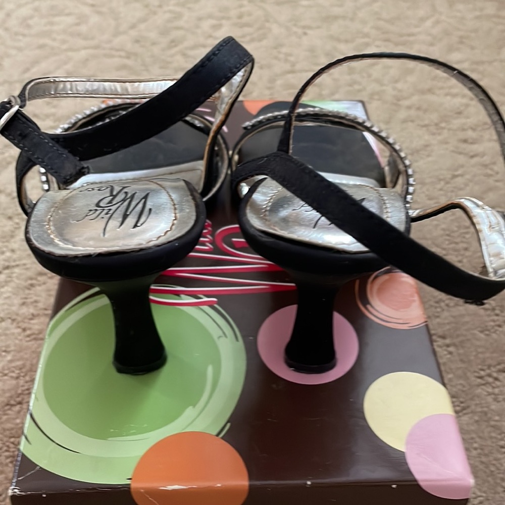 Black silk sandals - Picture 2 of 4